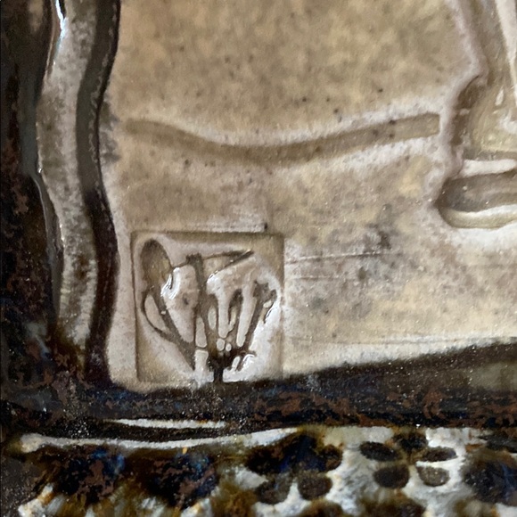 Elegant Ceramic Art Piece with Frog Dancer Motif - Picture 3 of 4